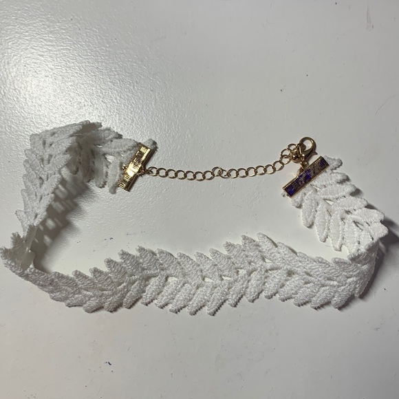 white choker - Picture 1 of 1